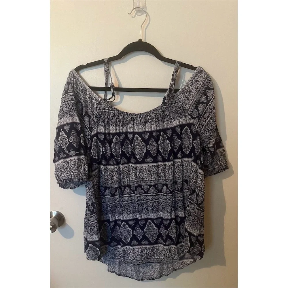Torrid 2‎ Plus Size Blue Paisley Cold Shoulder Top 2x 18-20